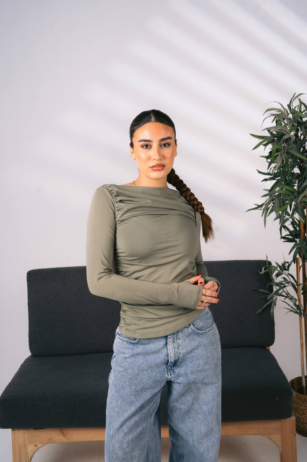 Basic top with dantel